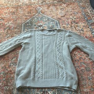 Grey sweater size XL fits like a medium! Perfect for fall and for layering